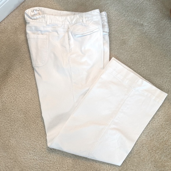 Ann Taylor Loft white jeans. NEVER WORN! Size 14. Inseam 32.5. - Picture 1 of 4
